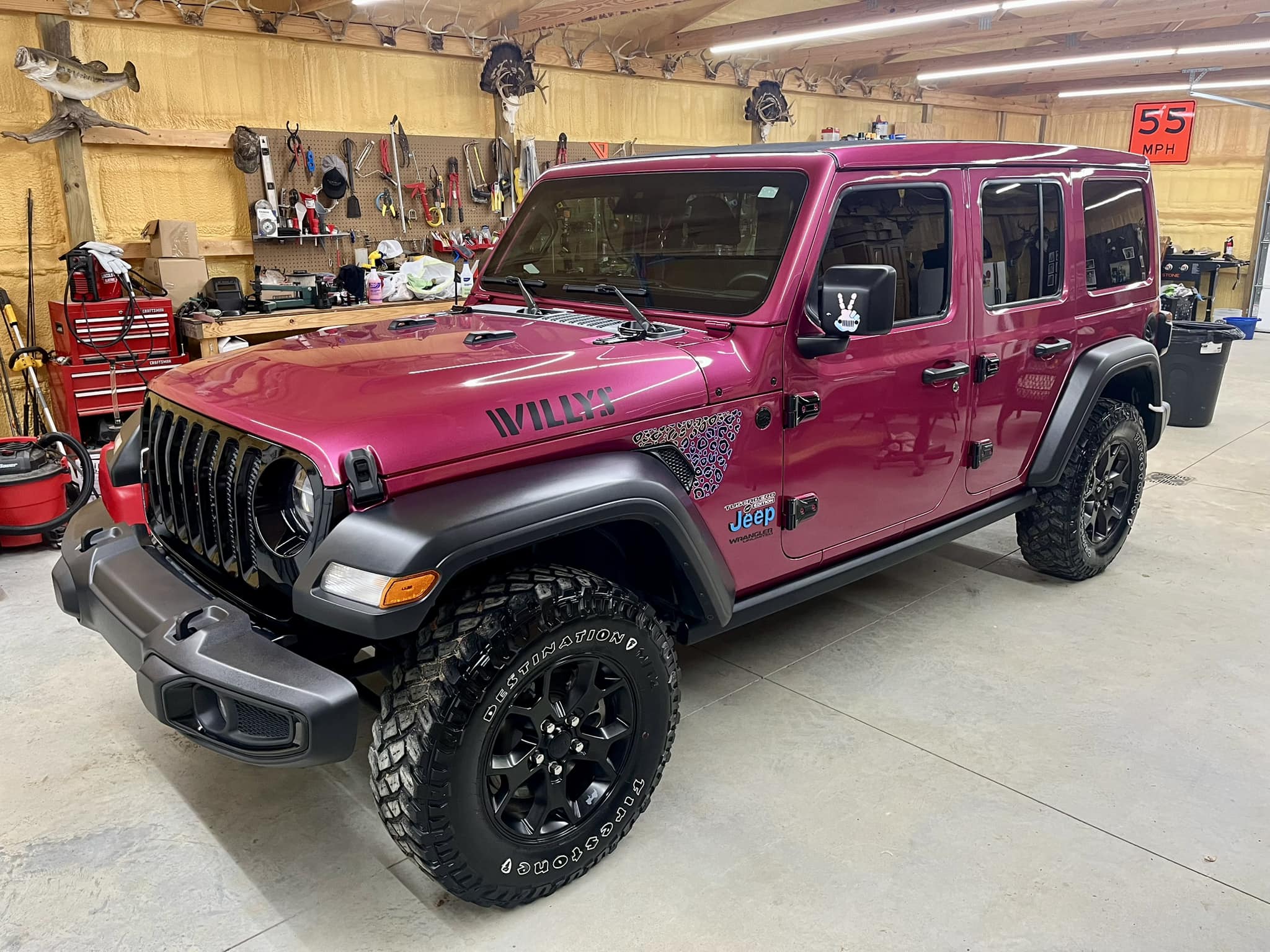 Pink Jeep detail